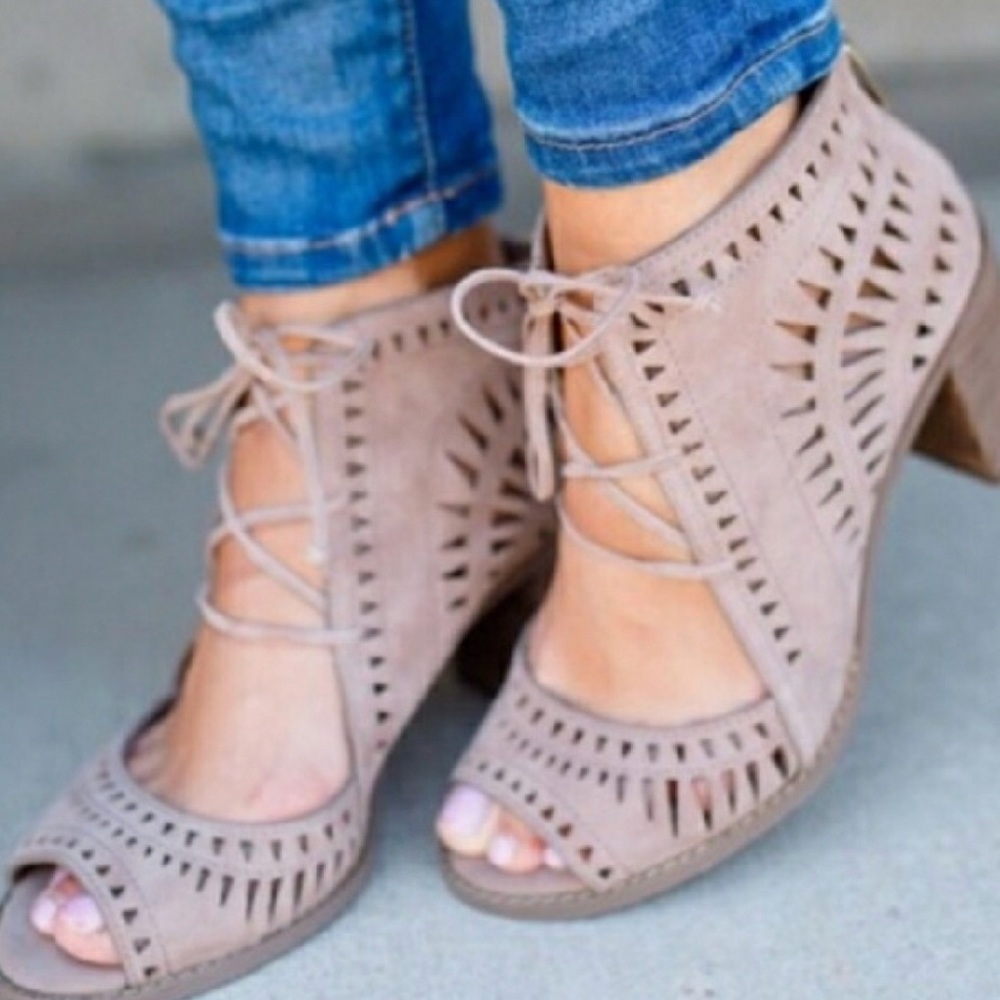 Vince Camuto “Tarita” cut-out lace up sandal